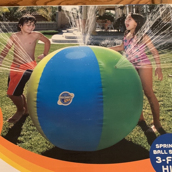 Discovery Kids Inflatable Sprinkler Ball 36” - Picture 4 of 6